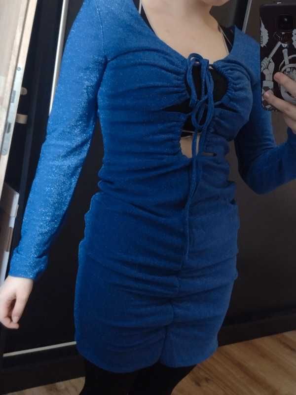 Niebieska sukienka brokatowa