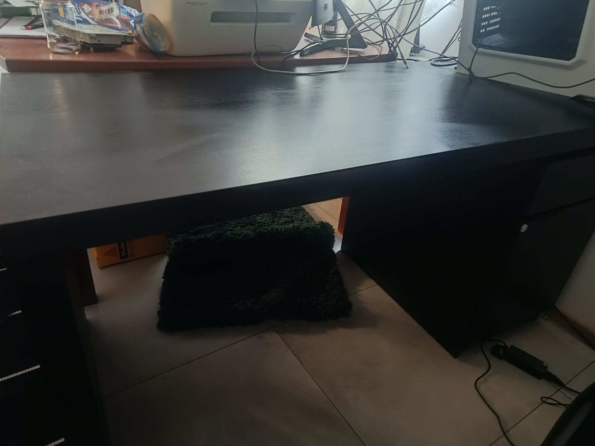Biurko Ikea Malm w kolorze Czerny brąz i Regał Ikea Kallax półki 4x4