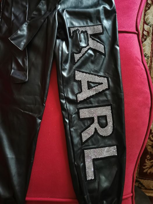 Nowe spodnie damskie z ekoskóry Karl w kolorze czarnym z cyrkoniami sr