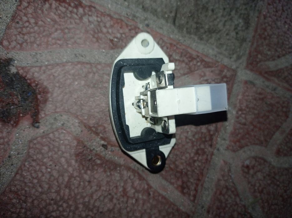 Регулятор напряжения ТАТА