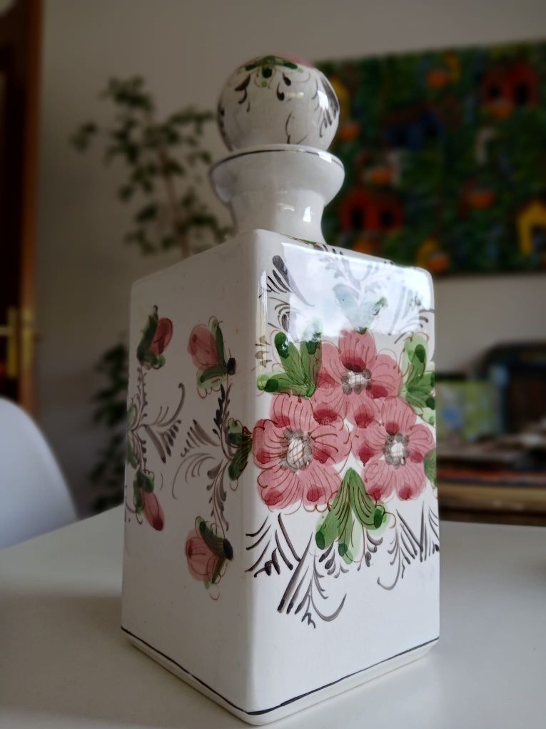 Frasco de cerâmica pintado à mão