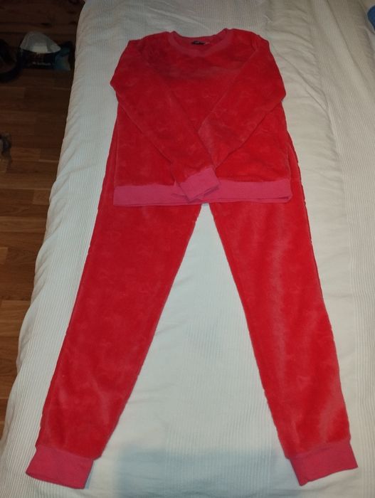 Dres pluszowy malinowy Lidl Pepperts rozmiar 158/164