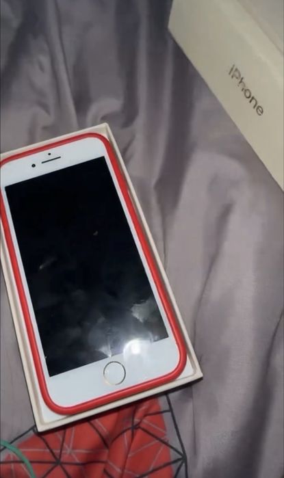 Продам телефон айфон 8