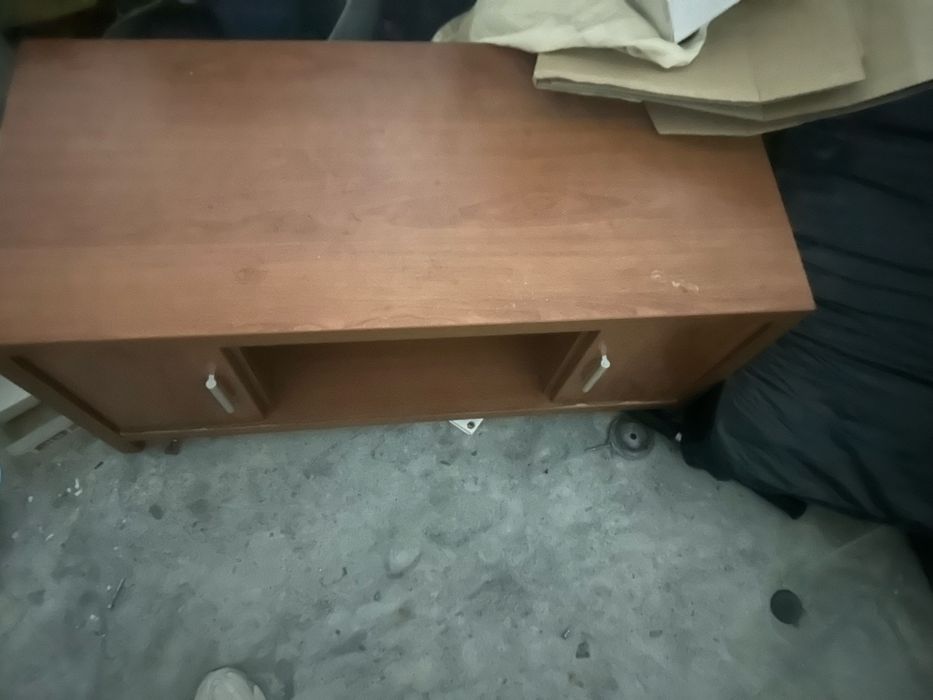 Vendo mesa da para por a tv e dvd por baixo