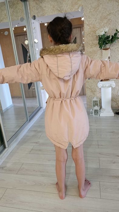 Зимова куртка на дівчинку