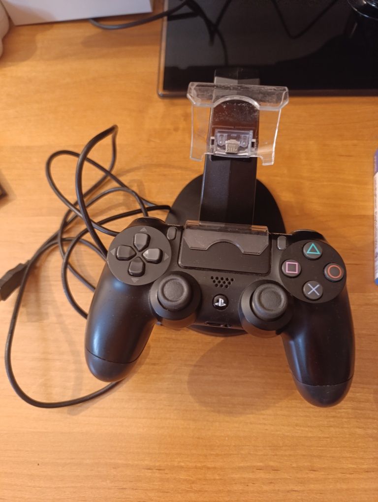 PlayStation 4 stacją ładująca PlayStation 4