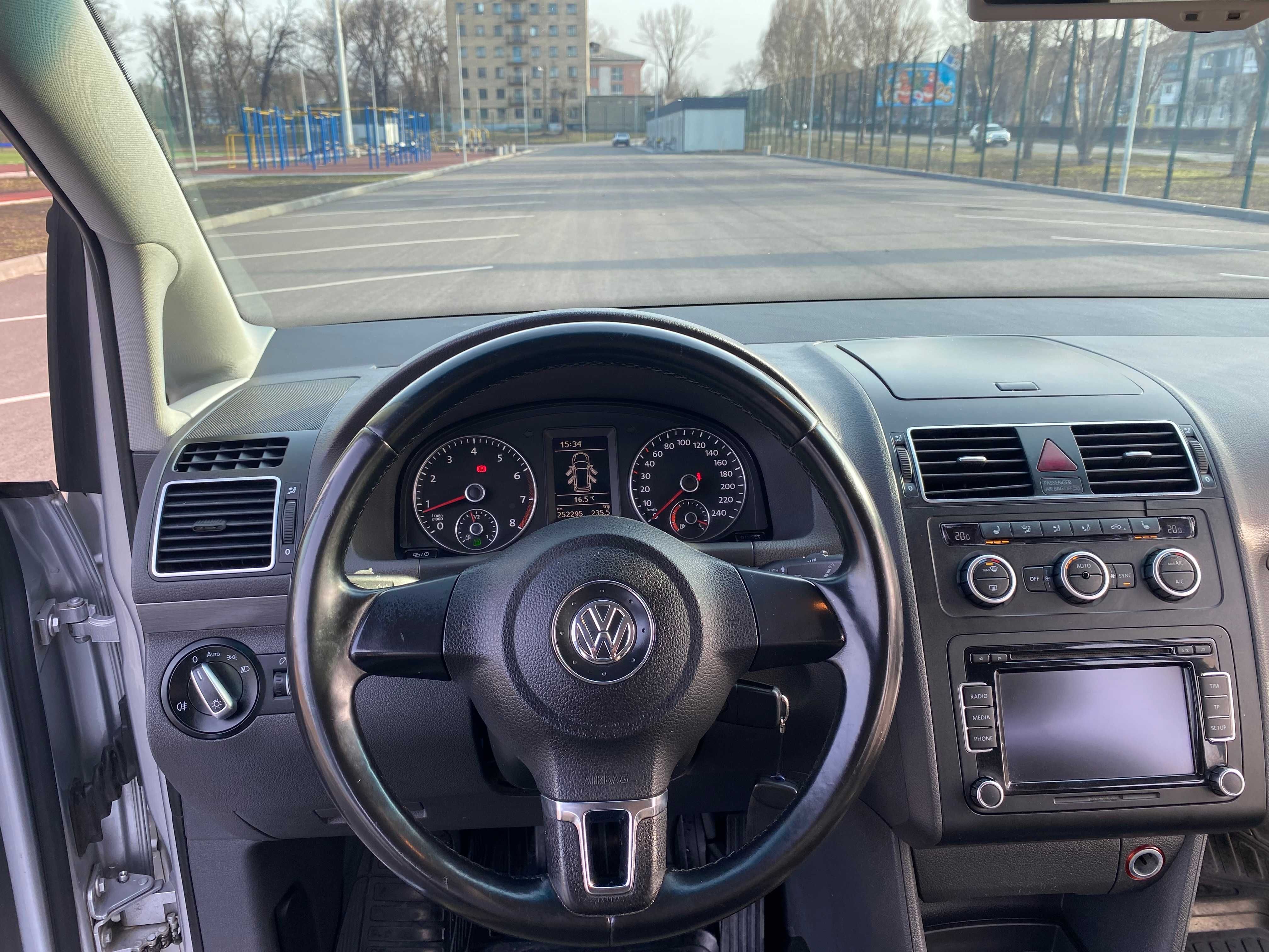 Volkswagen Touran 2013