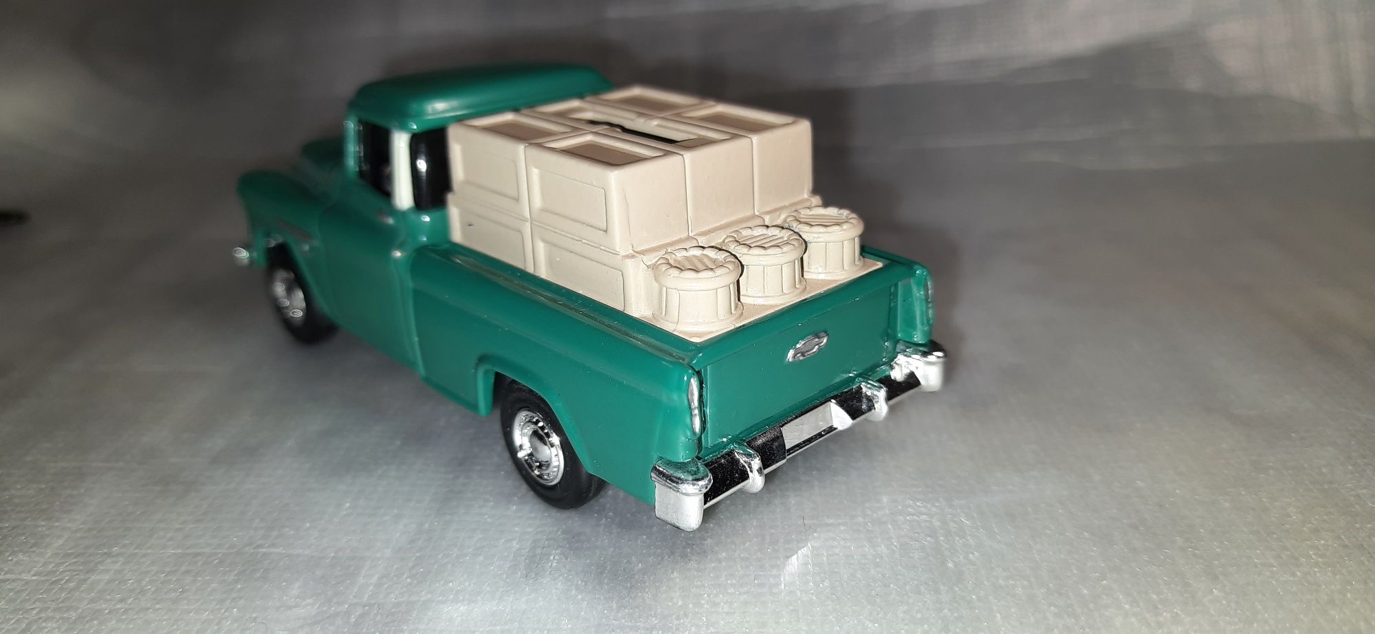 Машинка модель Chevrolet chevy 1/43 ertl