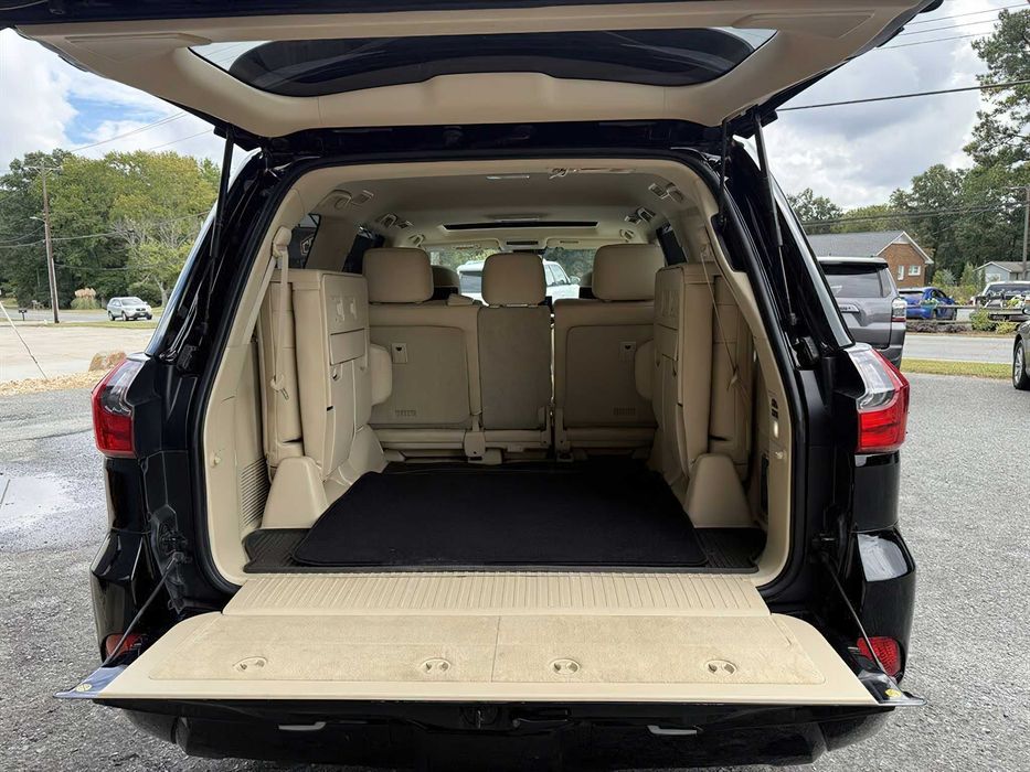 Lexus LX 570      2017