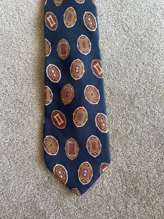 Gravatas lisas e com desenhos em tons de azul