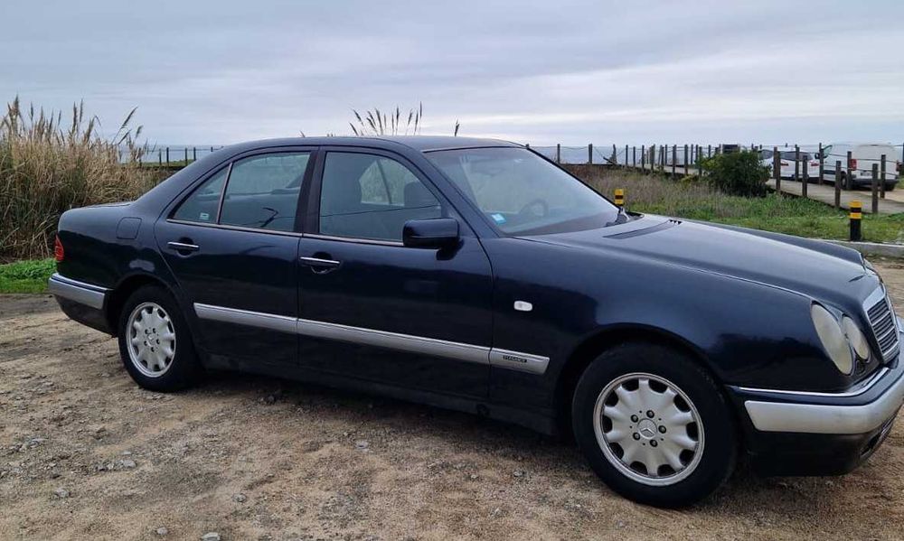 MERCEDES BENZ E200 Diesel 1 dono - Sábado /Domingo