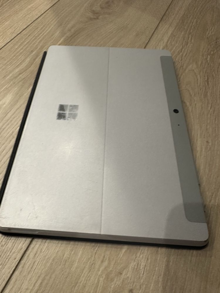 Microsoft Surface Go, tablet i laptop w jednym. Model 1824 IDELNY!