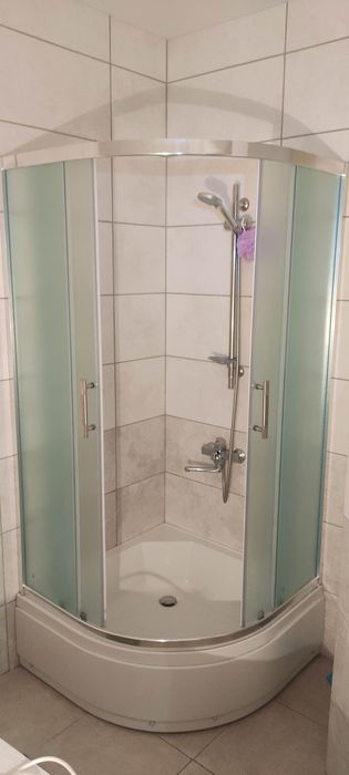 Продам душевую кабину 90 на 90 см.