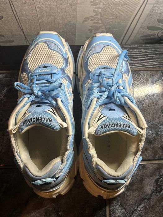 balenciaga runner light blue
