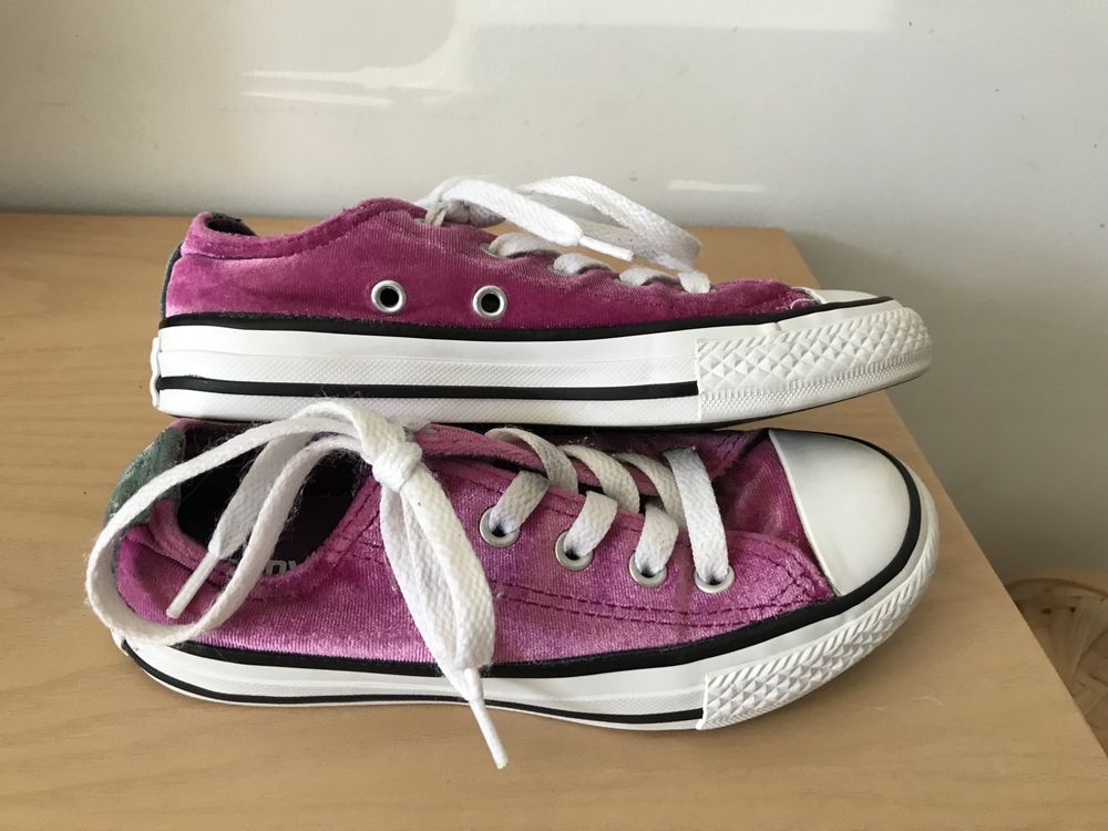 Welurowe różowe trampki Converse 29