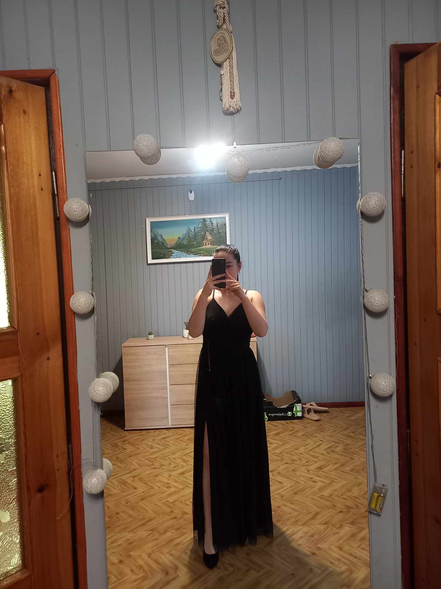 Czarna sukienka idealna na studniówkę czy wesele