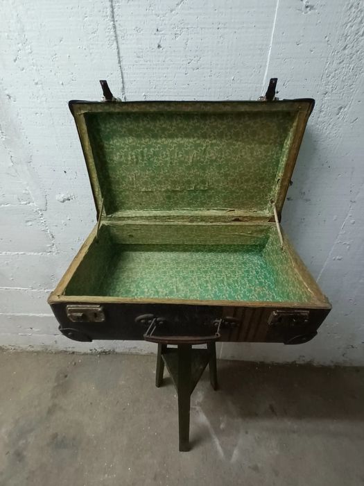 Mala antiga e carteira de mulher vintage