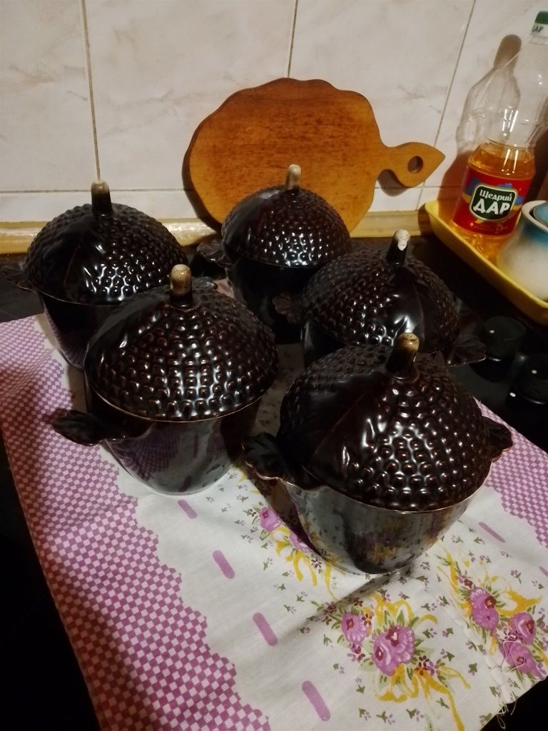 Горшочки глиняные с крышками  в духовку 5 штук