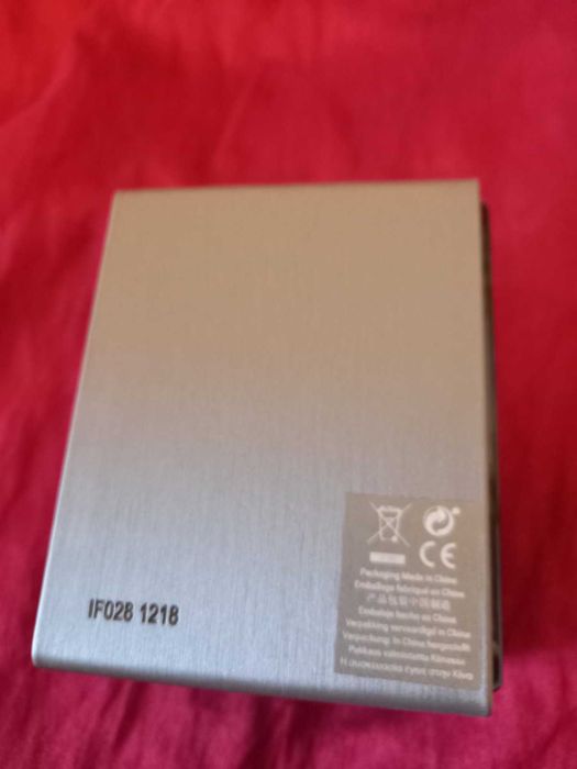 Подарунковий футляр та коробка для годинника EMPORIO ARMANI.