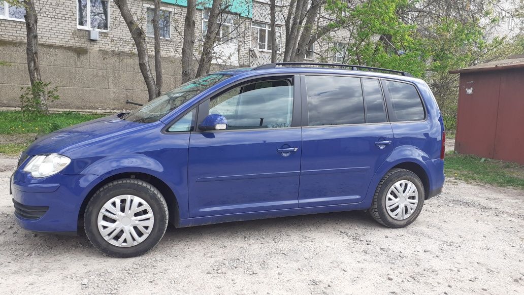 VW Touran 1,4 tsi 2009 р/в продав авто в відмінному стані