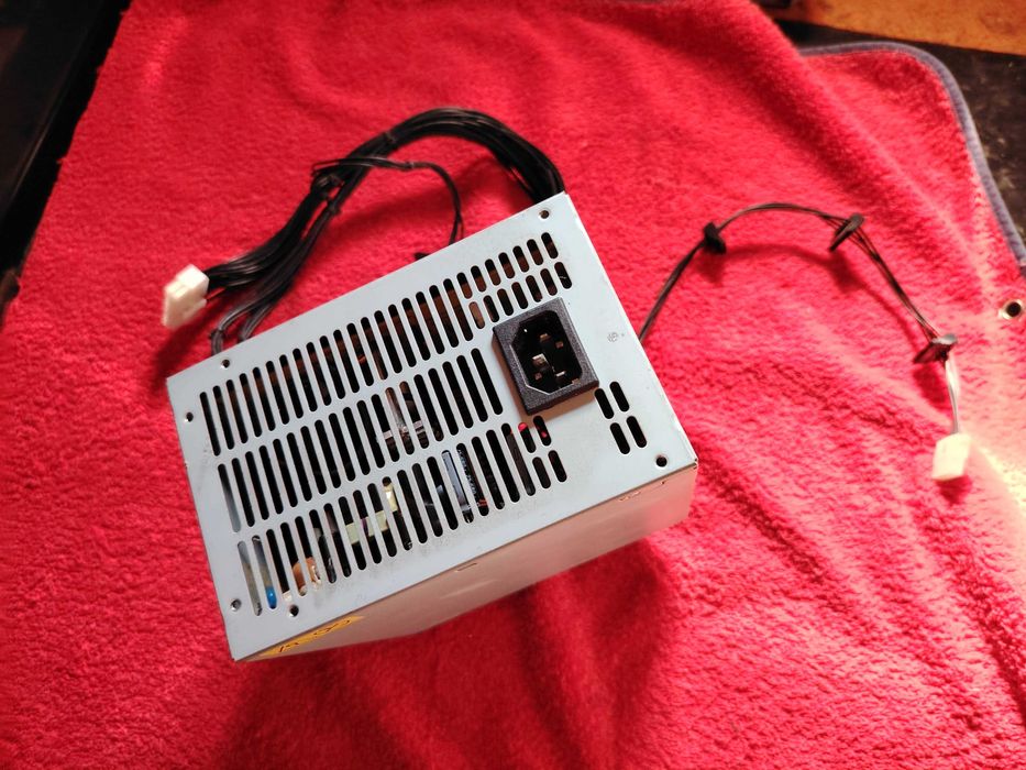 Fontes de alimentação // ATX 350 W // DPS-600UB A