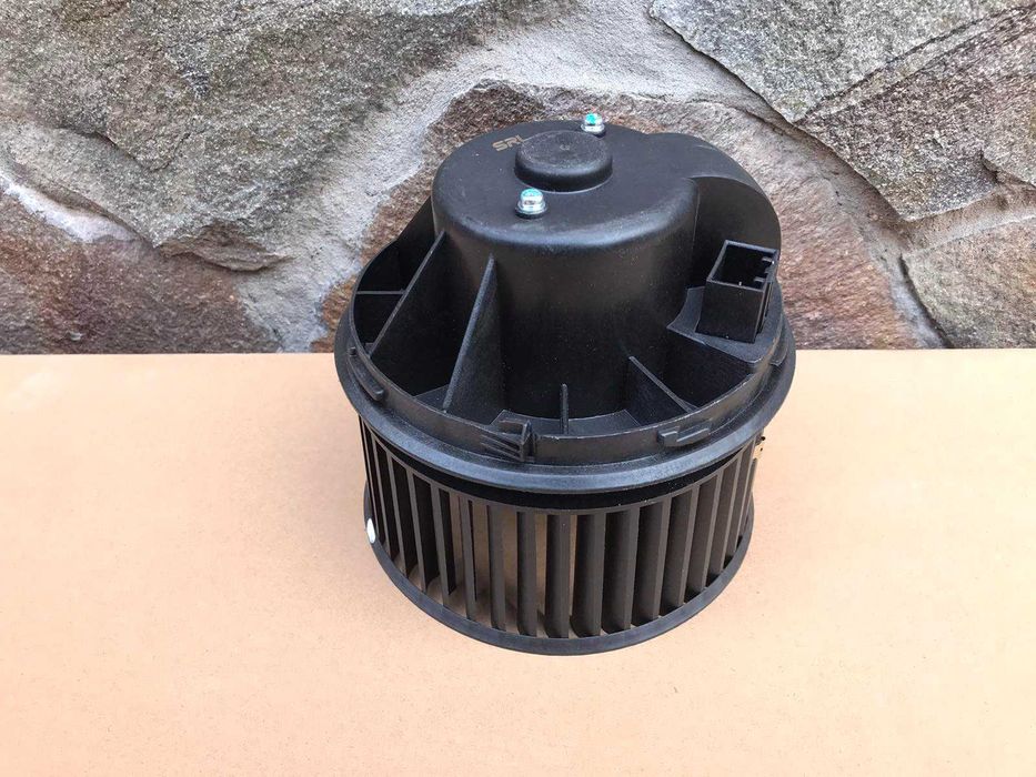 Моторчик печки вентилятор Ford Focus III Kuga C-Max Transit Connect