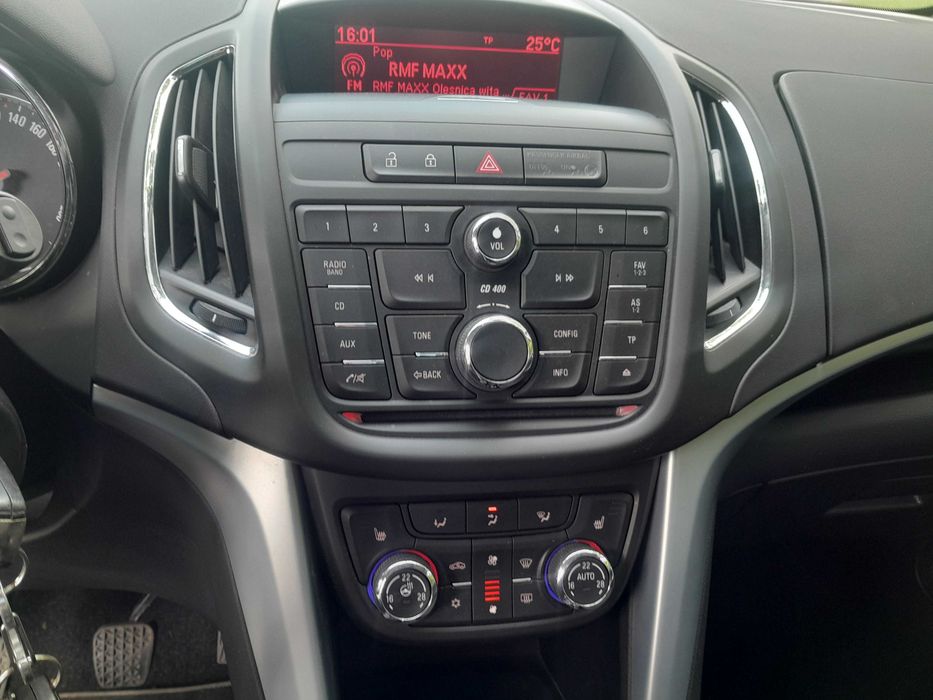 Opel Zafira 1.4 turbo mały przebieg
