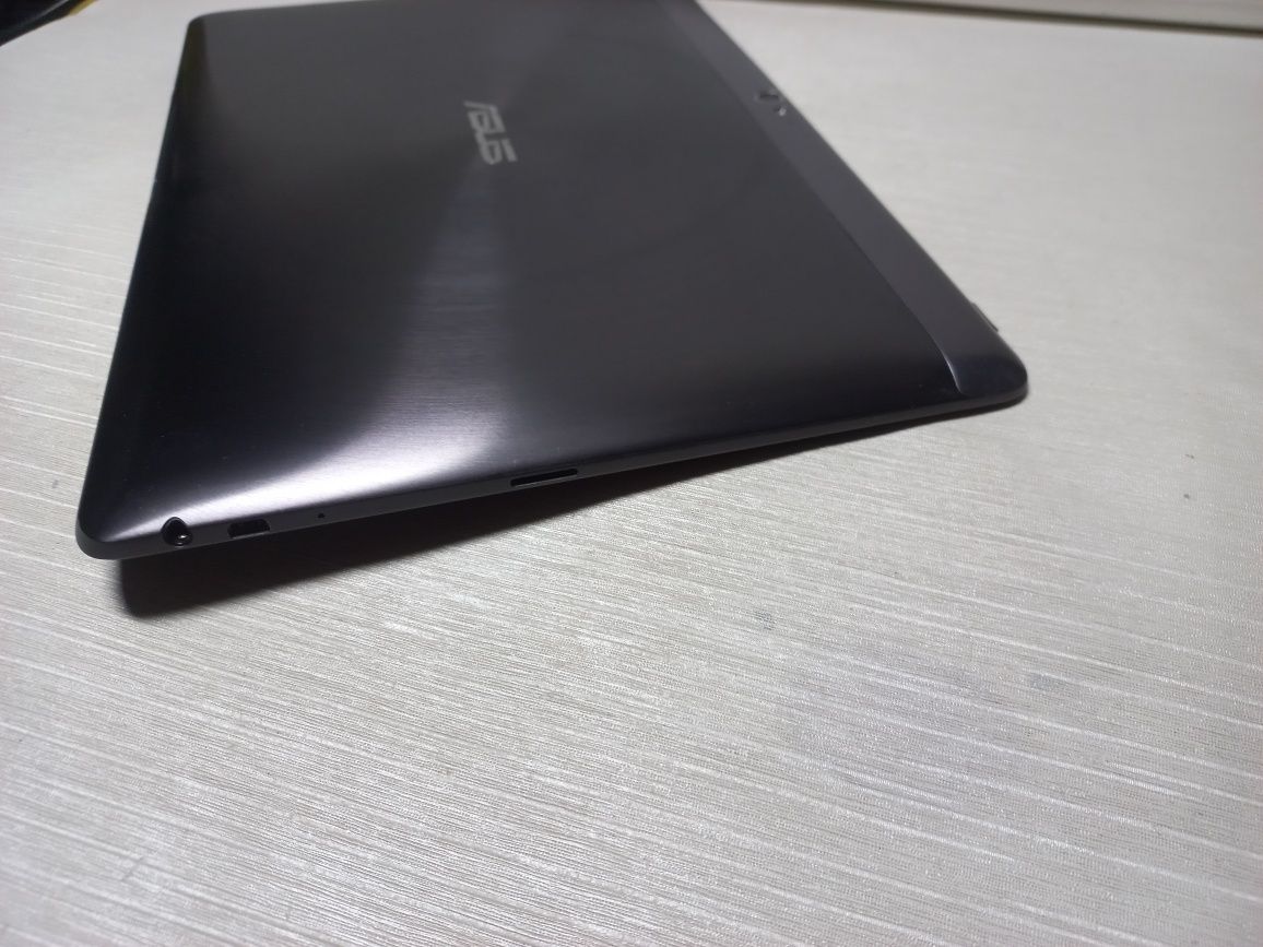 Планшет Asus TF700T