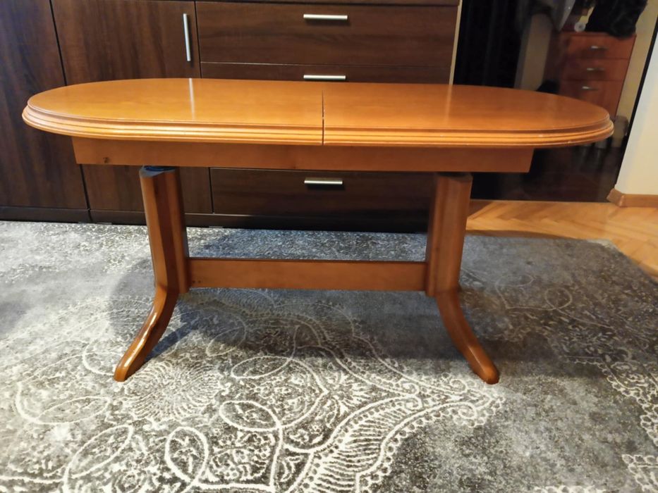 Stół drewniany do salonu