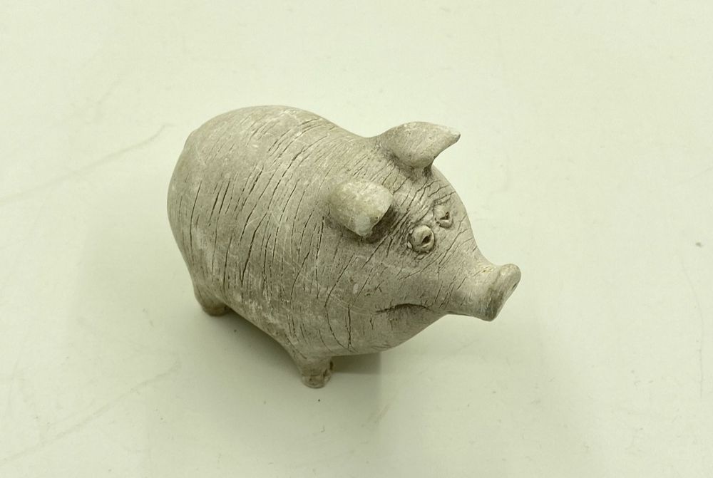 Фигурка из глины свинка декор