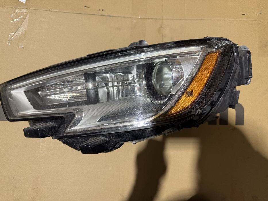 Фара ауди а3 2018 год ксенон