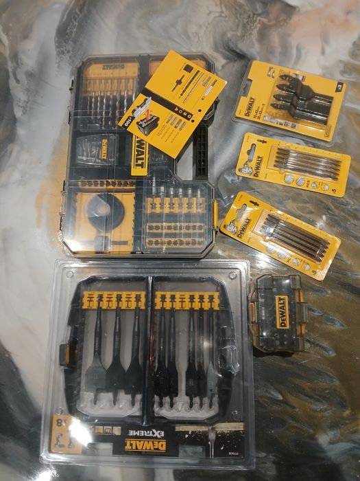 Zestaw wierteł I bitow dewalt
