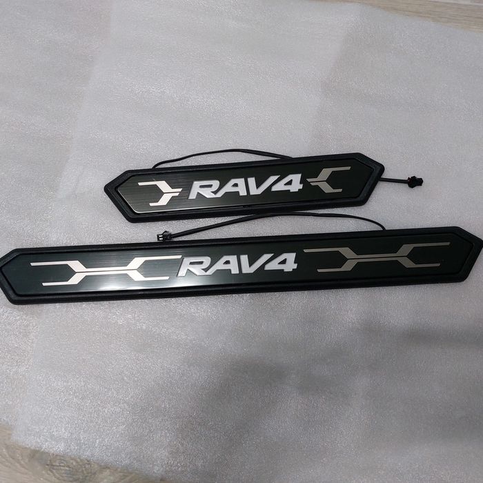 комплект накладок на пороги Toyota RAV4