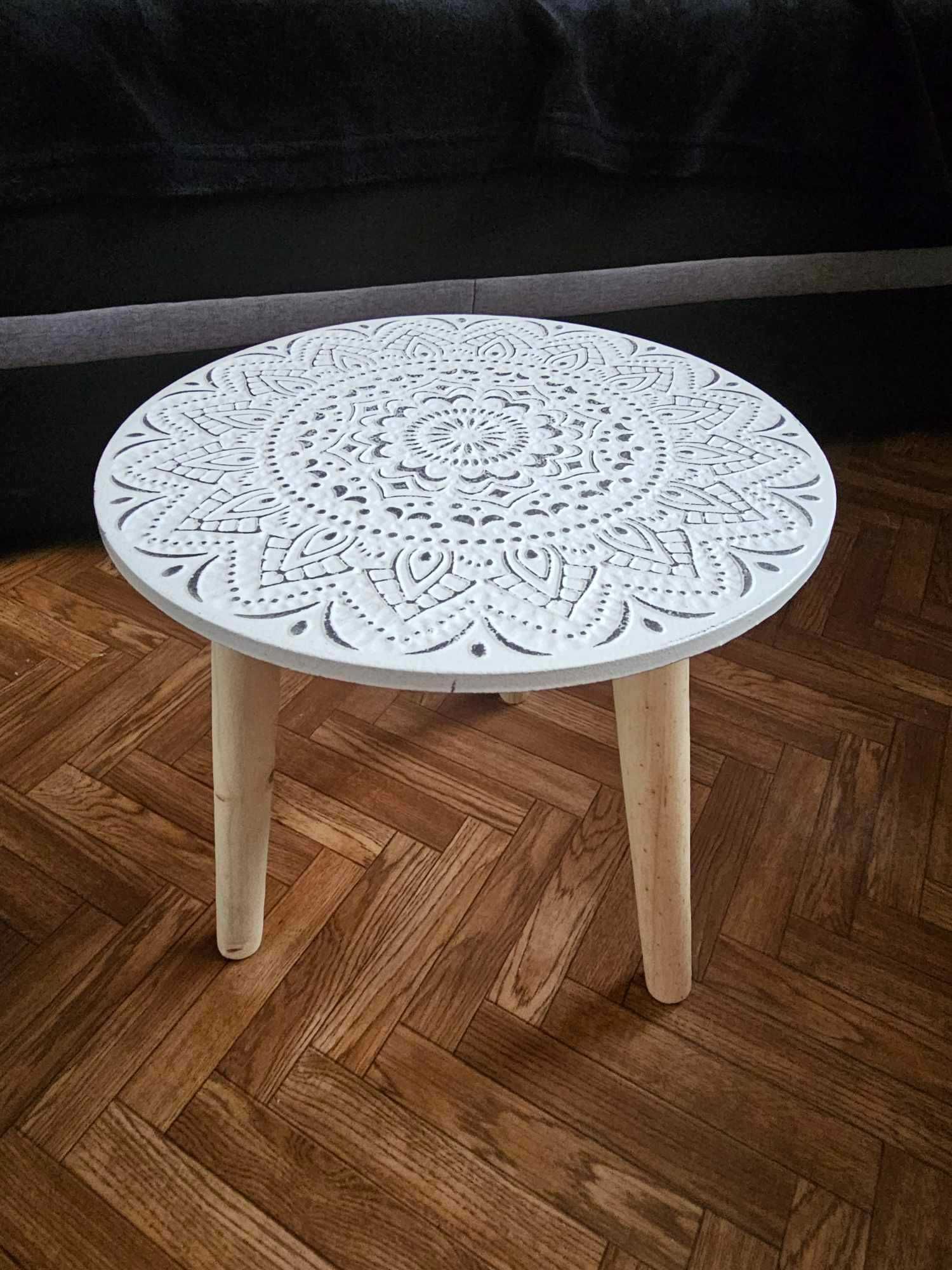 Ażurowy stojak stolik na kwiaty dekoracyjny do salonu wystrój boho