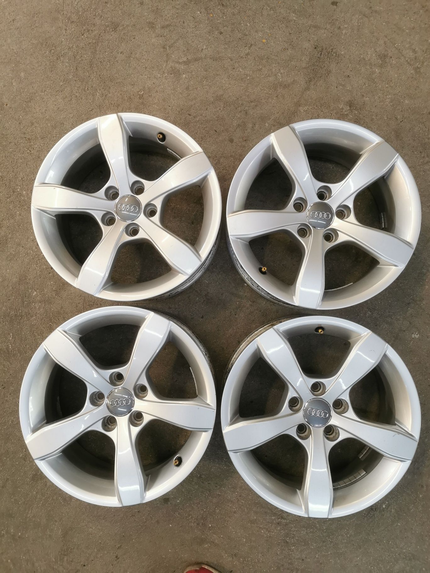 Felgi aluminiowe 15" 5X100 ET29 6J AUDI