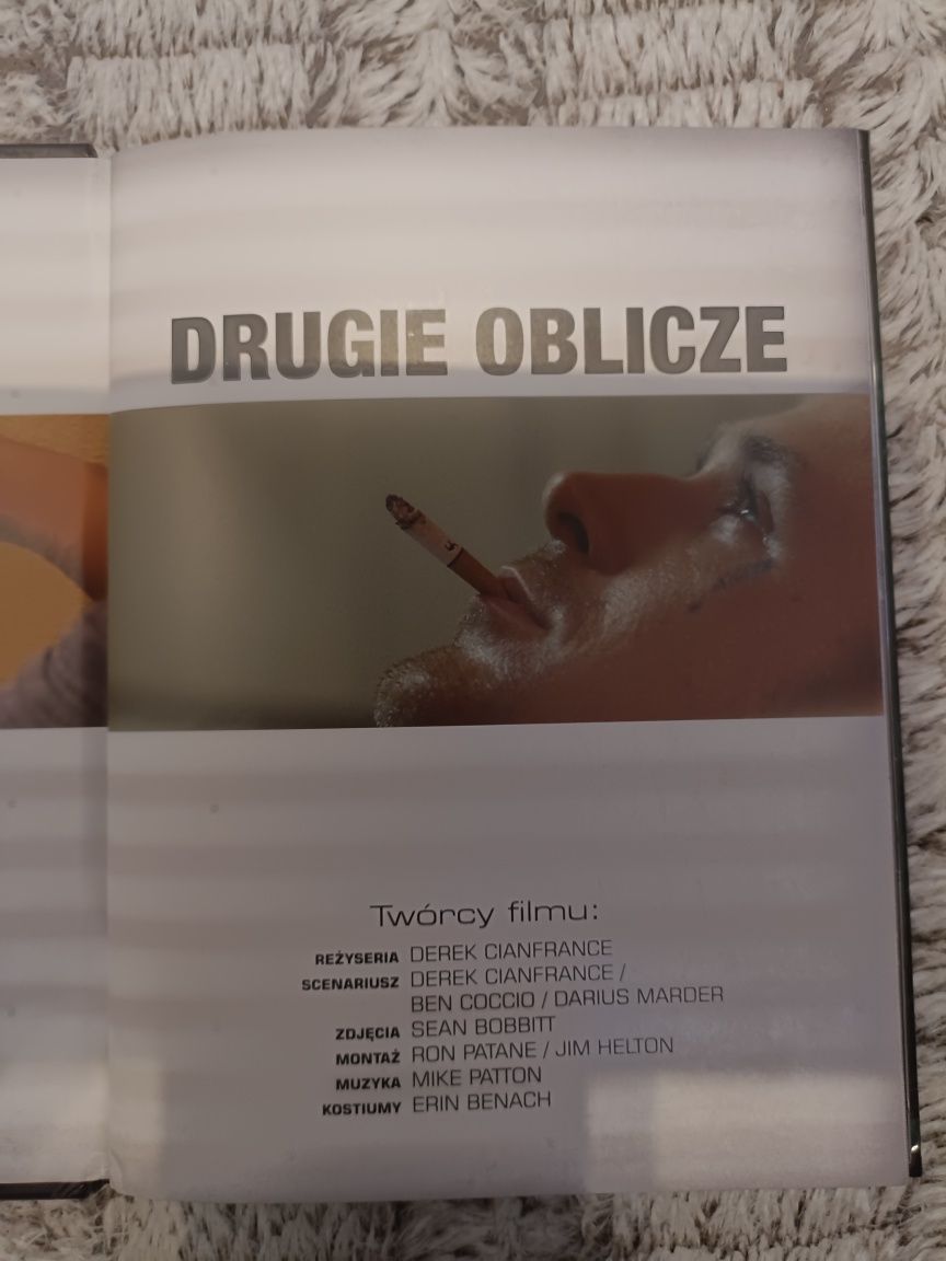 Film z książeczką "Drugie oblicze".