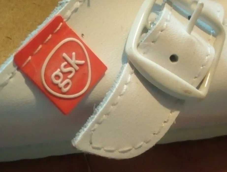 Buty zdrowotne białe długość  wkładki 24,5 cm