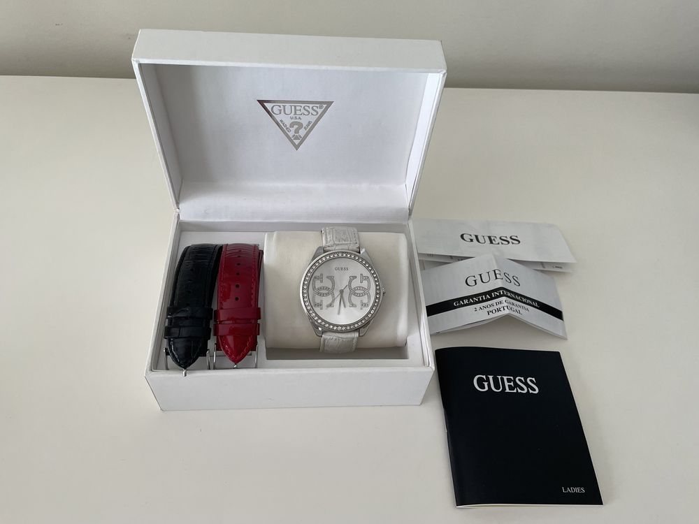 Relógio GUESS com caixa e documentos