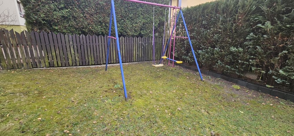 Plac zabaw huśtawki na ogród
