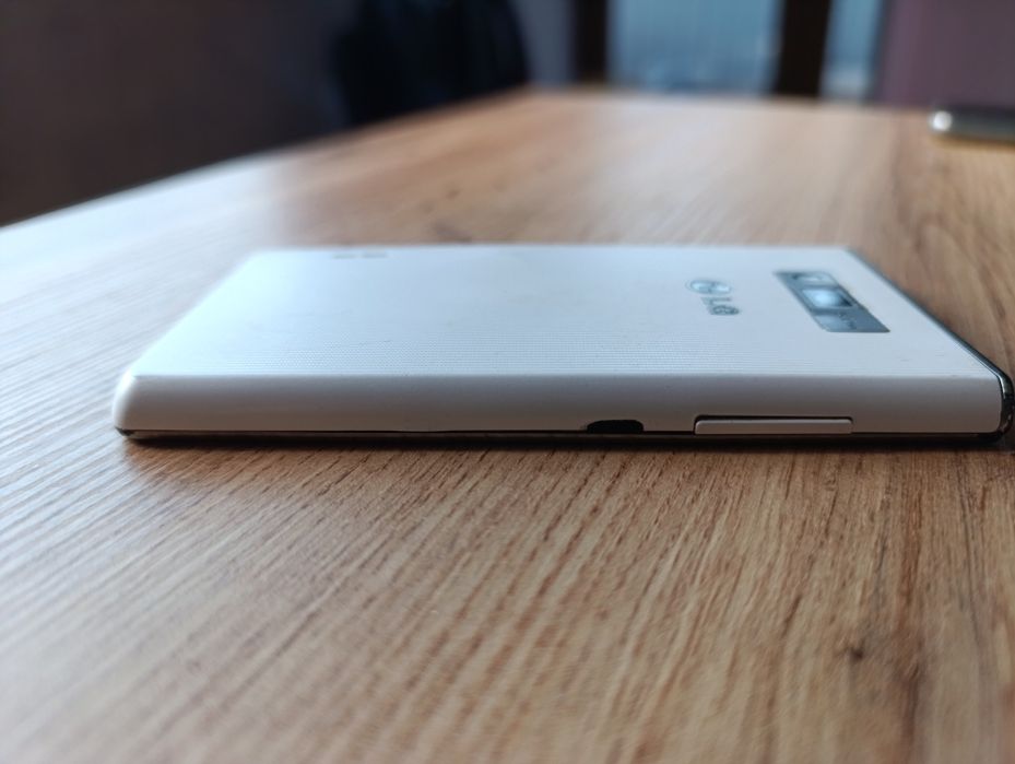 Телефон  LG-P705