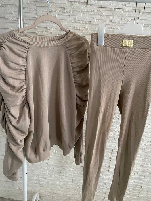 Aszmi style set dres bezowy bluza marszczona legginsy