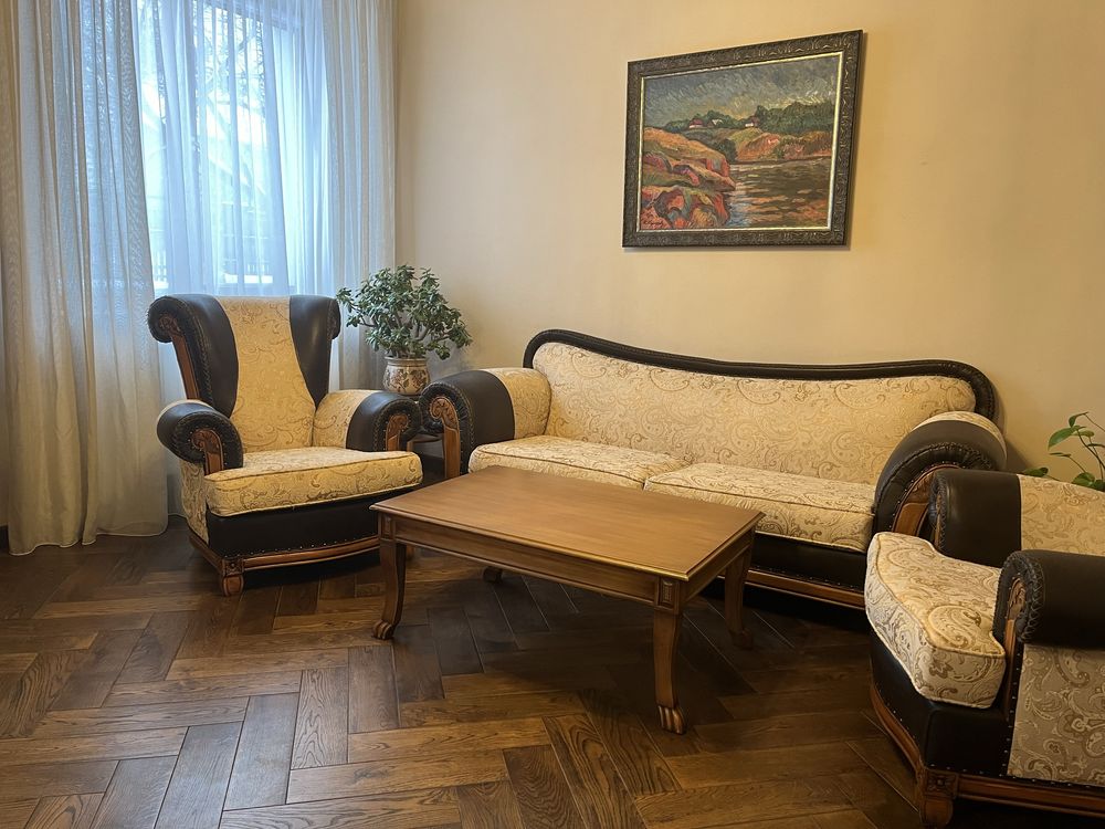 Диван і два крісла