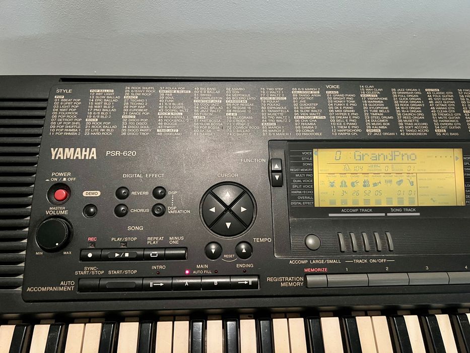 Órgão electrónico Yamaha PSR 620