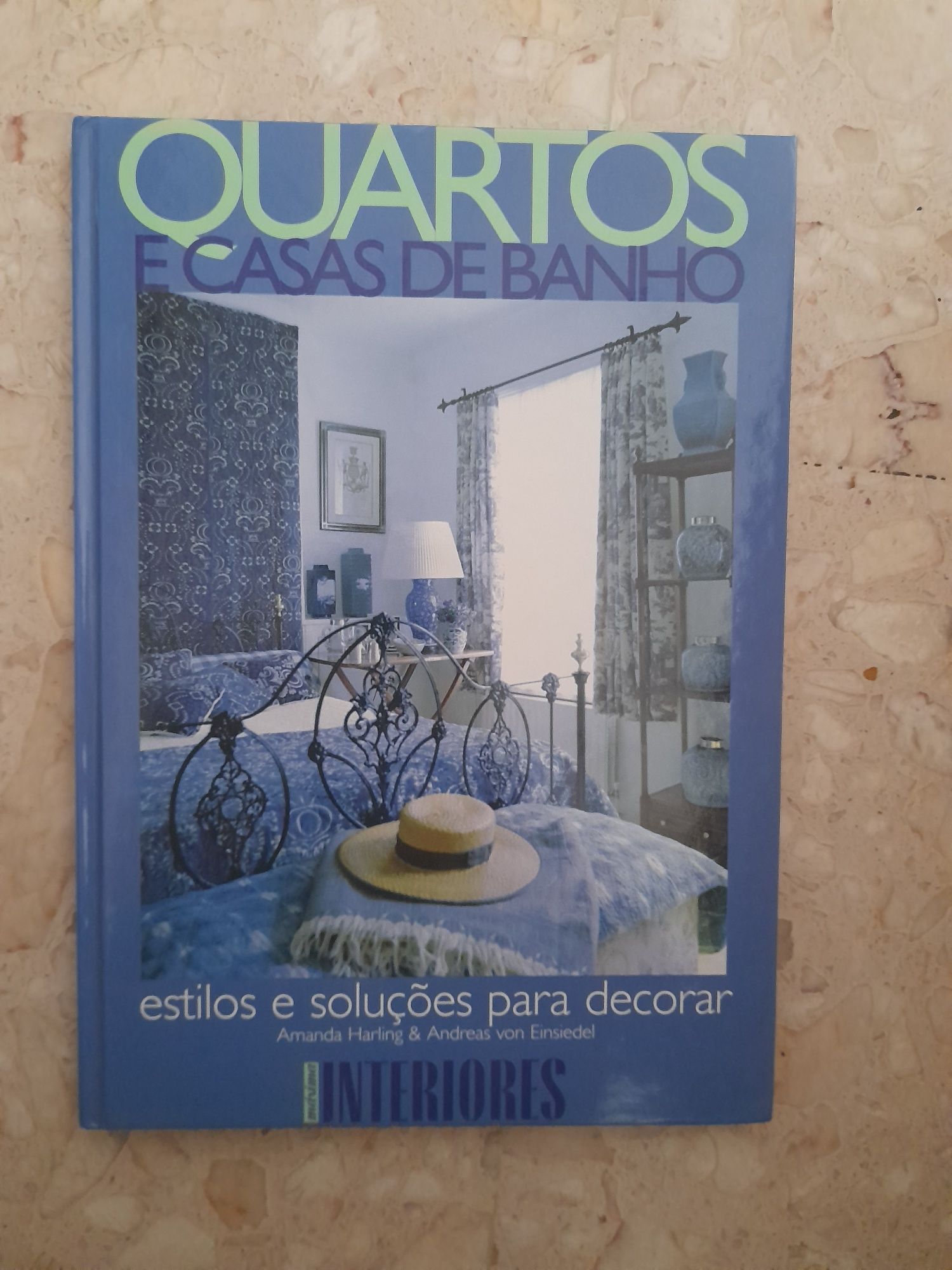 Livro "Quartos e Casas de Banho"