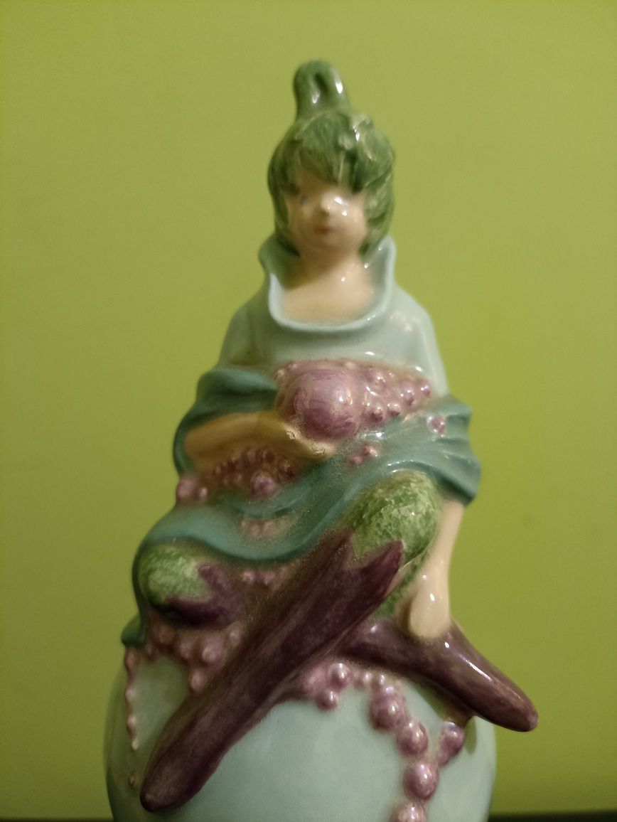 Stara francuska porcelanowa figurka kobiety.
