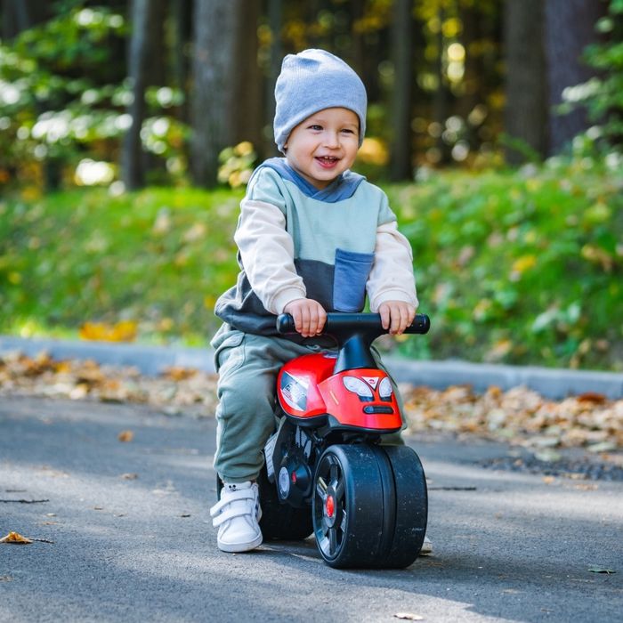 Jeździk Racing Czerwony Szerokie Koła 1+ FALK