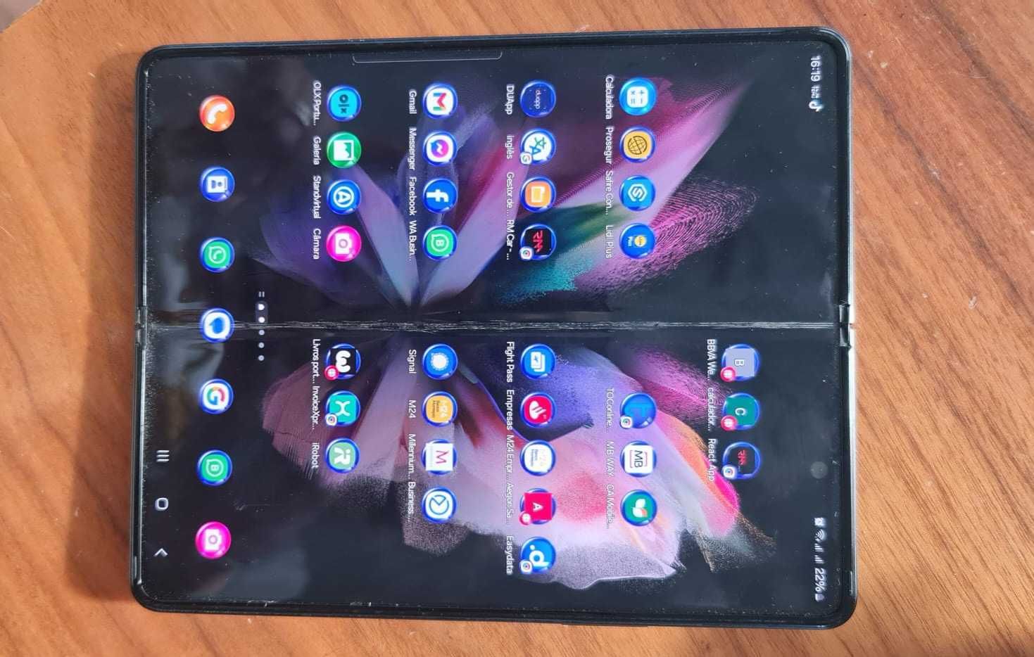 Samsung Galaxy Z Fold 3