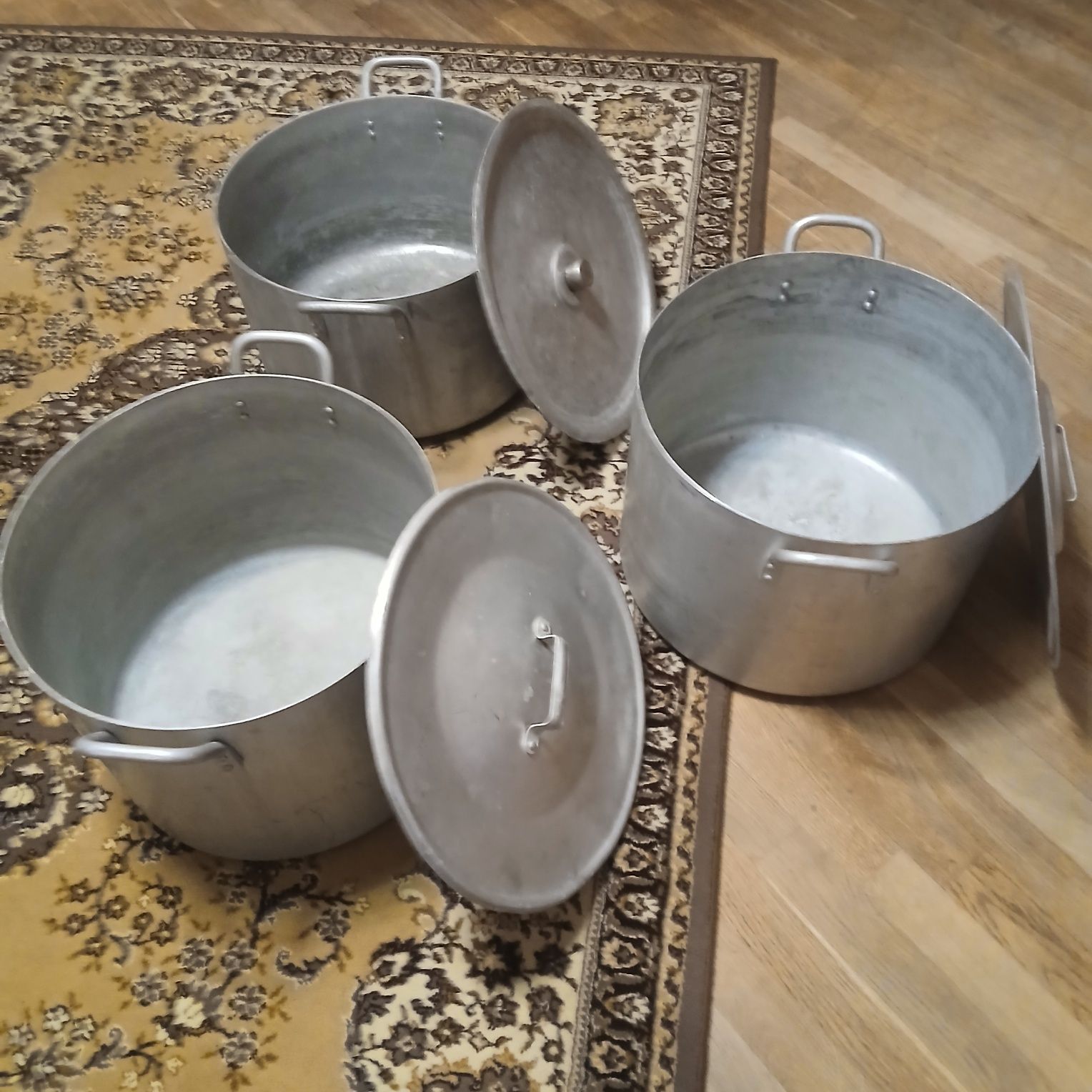 Продам 40-ка і 50-ти літрові алюмінієві каструлі.