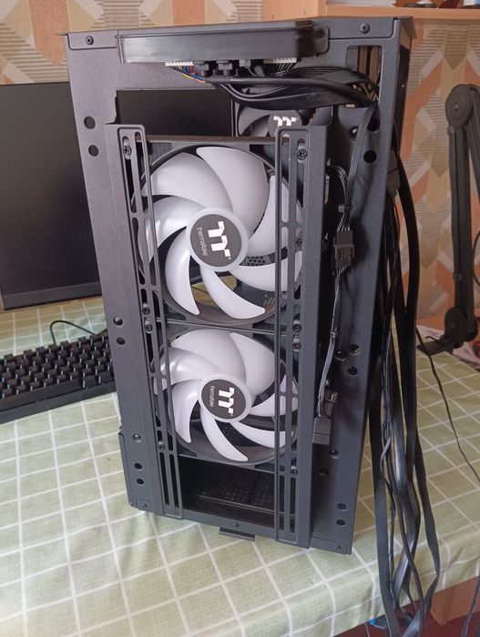 Thermalteke Ceser 300 TG ARGB