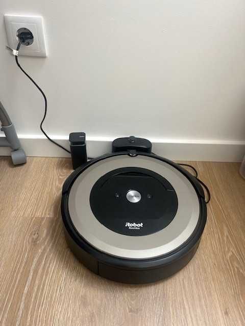 Vendo Aspirador Robô IROBOT Roomba e6